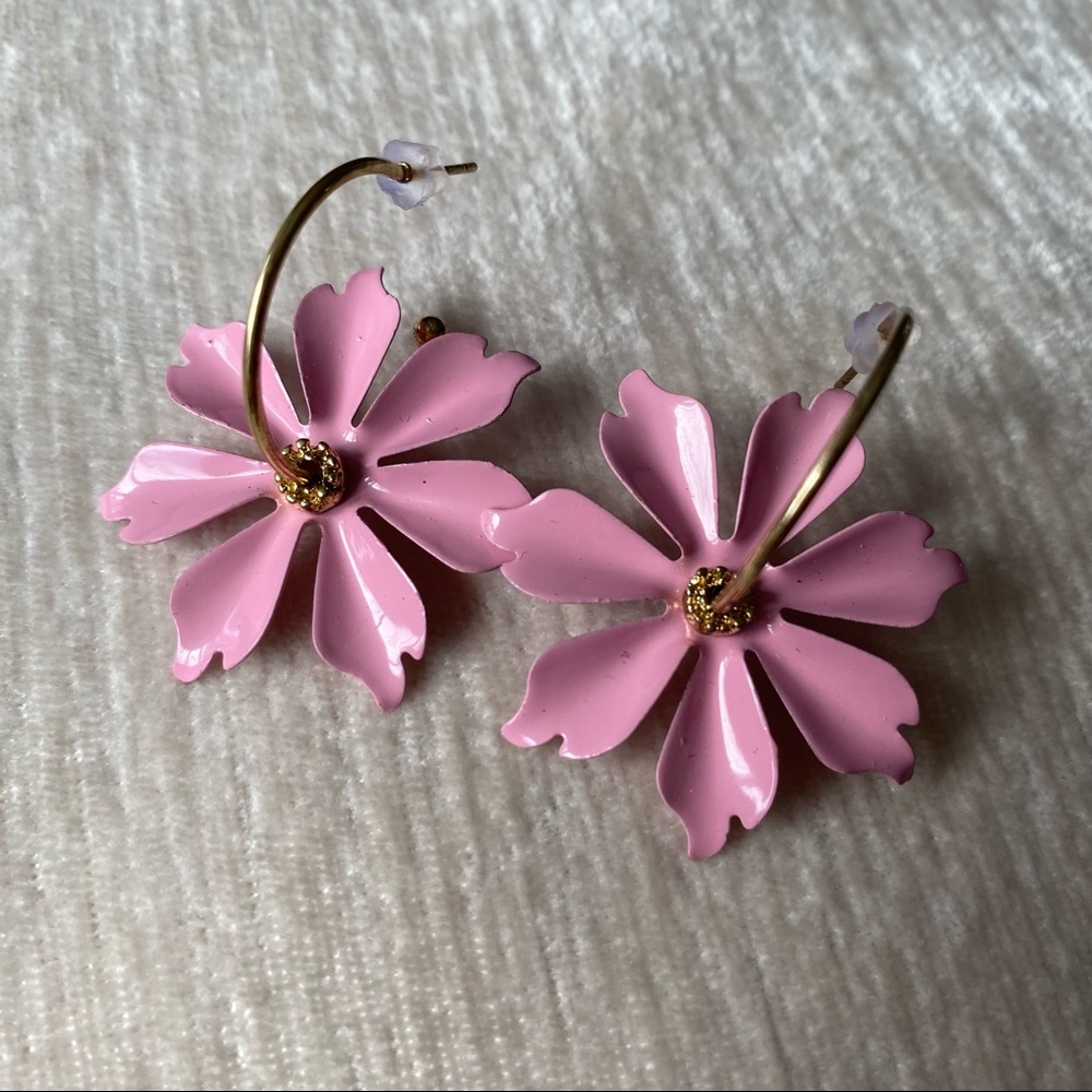 Fashion Jewelry Earrings Pink Enamel Flower On Gold Hoop NWOT